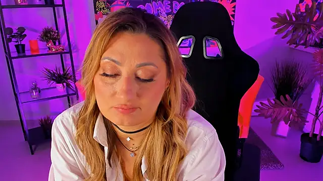 SarahAlluring online show from 17, 3, 2025