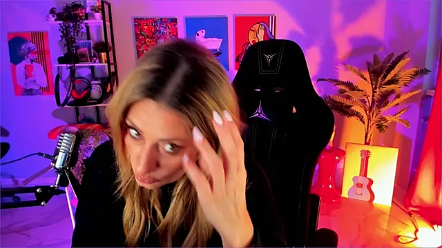 SarahAlluring online show from 20, 12, 2025