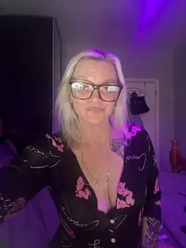 Curvy-Cleo online show from 10, 2, 2026