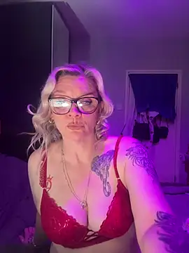 Curvy-Cleo online show from 19, 4, 2026