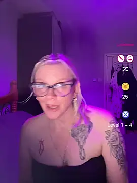 Snapshot of Curvy-Cleo chatting on 23, 6, 2026 Curvy-Cleo online show from 23, 6, 2026