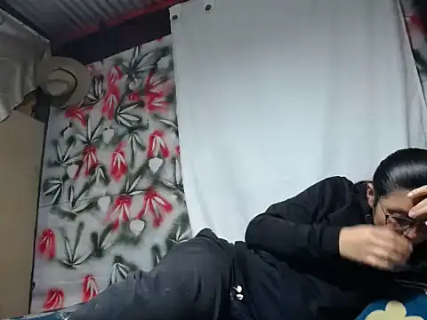 SHARONYJQVI online show from 27, 9, 2025