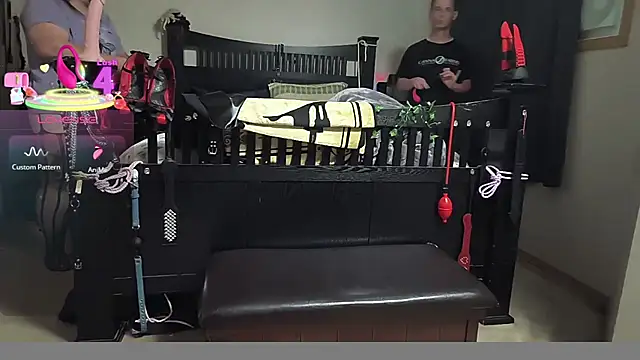 Snapshot of KinkyBratandDaddy chatting on 7, 10, 2025 KinkyBratandDaddy online show from 7, 10, 2025