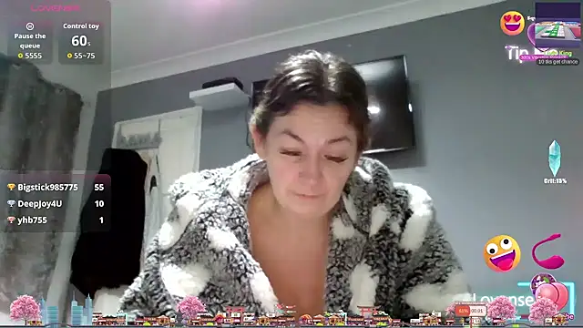 Snapshot of GoldenSquirter chatting on 28, 11, 2025 GoldenSquirter online show from 28, 11, 2025