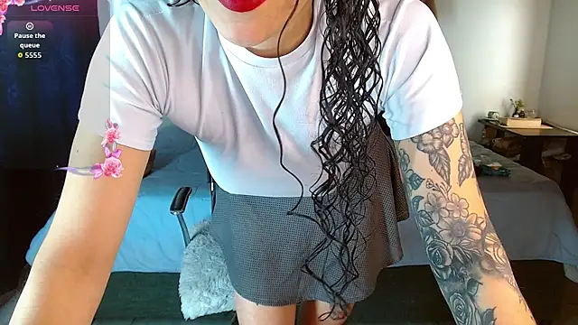 Snapshot of mia_velvet1 chatting on 2, 10, 2025 mia velvet1 online show from 2, 10, 2025