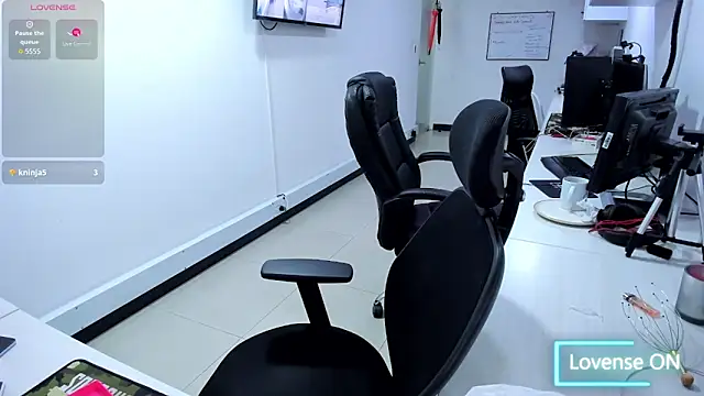 Snapshot of jenn_cg chatting on 8, 11, 2025 jenn cg online show from 8, 11, 2025