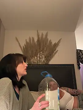 2brokegirlz online show from 11, 3, 2025