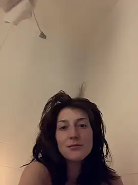 2brokegirlz online show from 14, 3, 2025