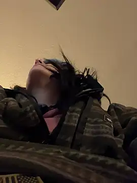 2brokegirlz online show from 14, 3, 2025