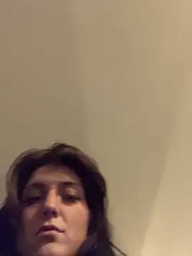 2brokegirlz online show from 17, 3, 2025