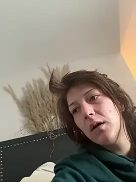 2brokegirlz online show from 20, 3, 2025