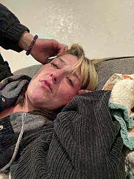 2brokegirlz online show from 9, 9, 2025