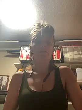 2brokegirlz online show from 21, 12, 2025