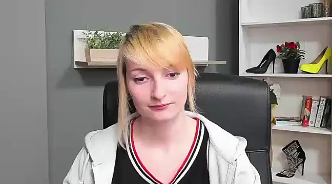 hottieBlair online show from 17, 3, 2025