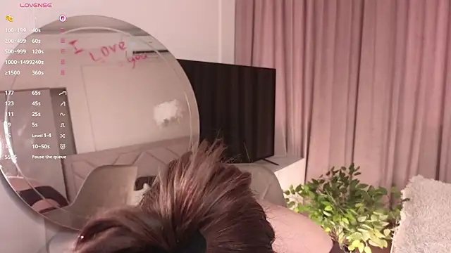 Snapshot of NormaCusson chatting on 26, 10, 2025 NormaCusson online show from 26, 10, 2025