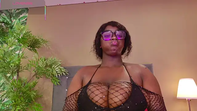 Snapshot of BetsyBennet_ chatting on 7, 11, 2025 BetsyBennet online show from 7, 11, 2025