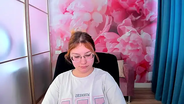 AngelinaLow online show from 24, 2, 2026