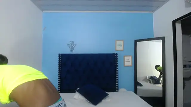 Snapshot of goldenn_ass1 chatting on 1, 12, 2025 goldenn ass1 online show from 1, 12, 2025