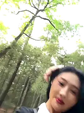 Snapshot of linger-23 chatting on 8, 10, 2025 linger-23 online show from 8, 10, 2025