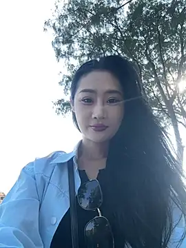 Snapshot of linger-23 chatting on 26, 10, 2025 linger-23 online show from 26, 10, 2025