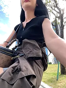 Snapshot of linger-23 chatting on 29, 10, 2025 linger-23 online show from 29, 10, 2025