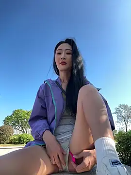 Snapshot of linger-23 chatting on 8, 11, 2025 linger-23 online show from 8, 11, 2025