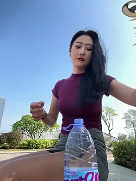 Snapshot of linger-23 chatting on 9, 11, 2025 linger-23 online show from 9, 11, 2025