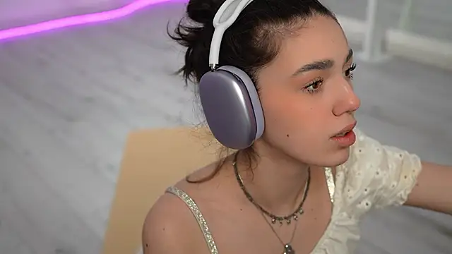 mystica  online show from 15, 3, 2025