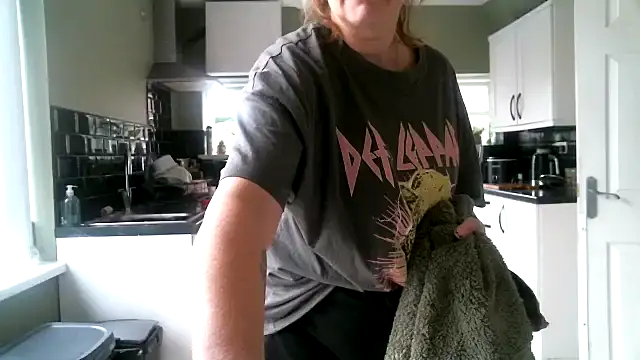 Snapshot of MissHoneyPenny chatting on 3, 6, 2026 MissHoneyPenny online show from 3, 6, 2026