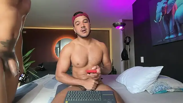 Snapshot of highlatin_guysoficial chatting on 29, 5, 2026 highlatin guysoficial online show from 29, 5, 2026