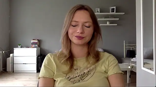 Snapshot of MillieShow chatting on 11, 10, 2025 MillieShow online show from 11, 10, 2025