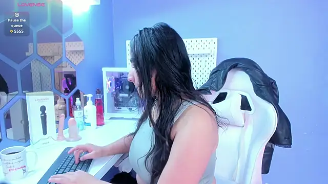 Alice 26  online show from 3, 12, 2025