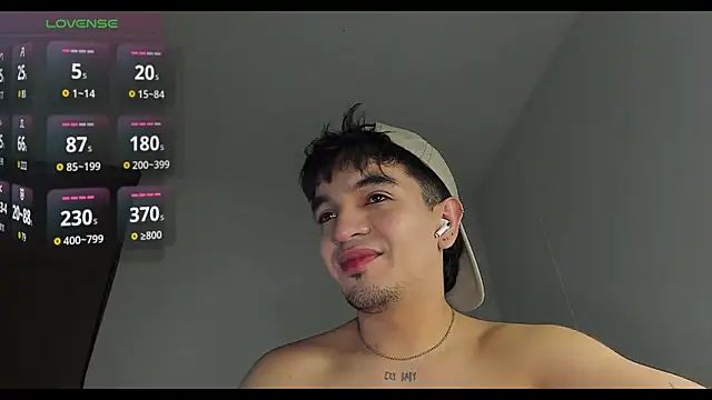 Snapshot of cmzo_ chatting on 19, 4, 2026 cmzo online show from 19, 4, 2026