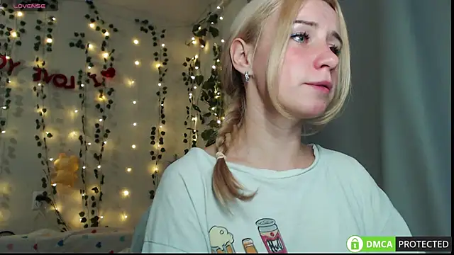 Snapshot of Mia__Kitty chatting on 9, 10, 2025 Mia Kitty online show from 9, 10, 2025