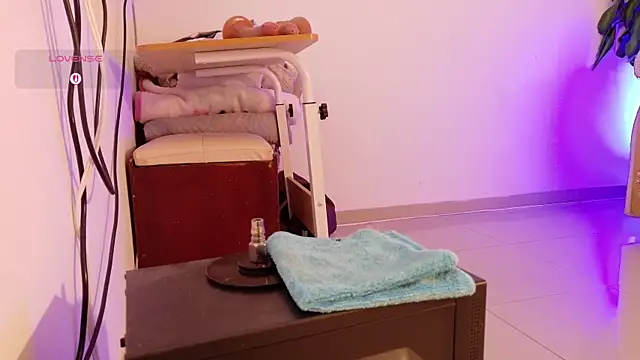 YuliethPetite online show from 13, 7, 2026