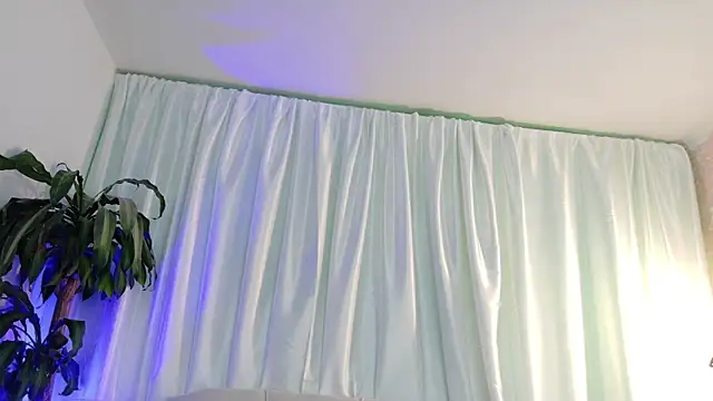 YuliethPetite online show from 17, 7, 2026