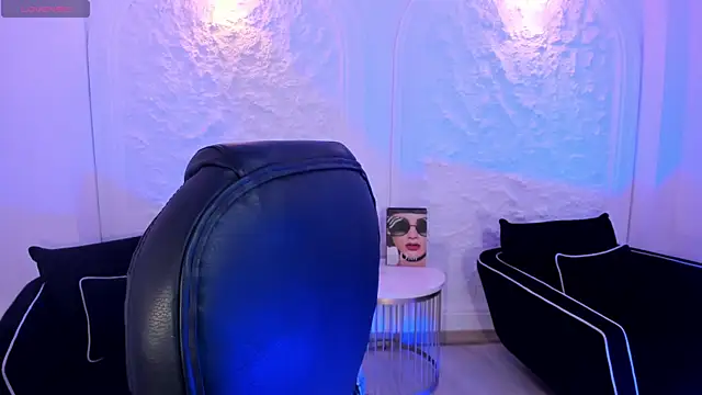 Snapshot of CandaseRussell chatting on 5, 10, 2025 CandaseRussell online show from 5, 10, 2025