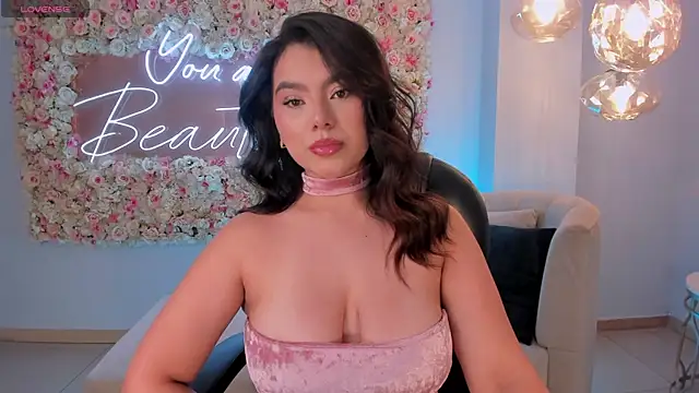 Snapshot of CandaseRussell chatting on 25, 10, 2025 CandaseRussell online show from 25, 10, 2025