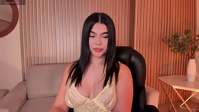 Snapshot of CandaseRussell chatting on 17, 11, 2025 CandaseRussell online show from 17, 11, 2025