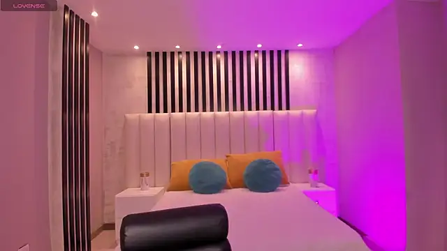 MaiaCollins online show from 26, 11, 2025