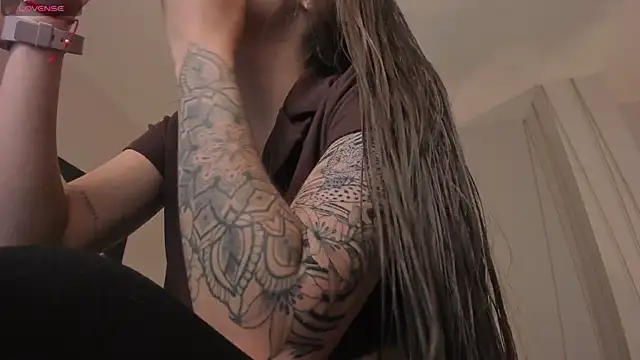 Snapshot of MaiaCollins chatting on 12, 1, 2026 MaiaCollins online show from 12, 1, 2026