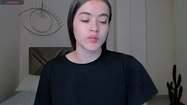 Snapshot of MaiaCollins chatting on 4, 2, 2026 MaiaCollins online show from 4, 2, 2026