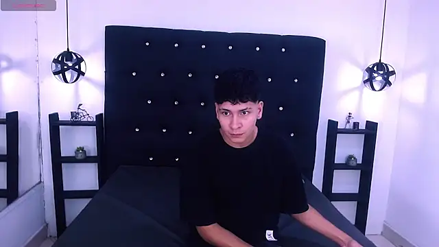 Jhojan twink online show from 4, 10, 2025