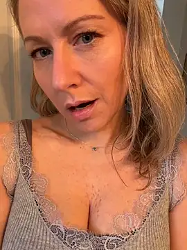 LittleMsMILF online show from 9, 3, 2026