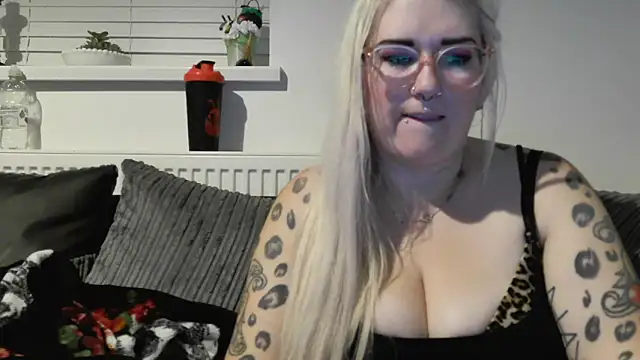 Snapshot of Sizzling_Indie36 chatting on 3, 10, 2025 Sizzling Indie36 online show from 3, 10, 2025