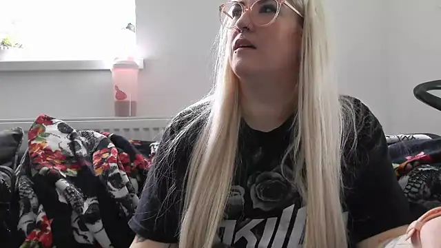 Snapshot of Sizzling_Indie36 chatting on 9, 10, 2025 Sizzling Indie36 online show from 9, 10, 2025