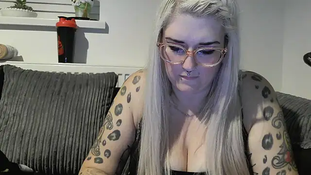 Snapshot of Sizzling_Indie36 chatting on 10, 10, 2025 Sizzling Indie36 online show from 10, 10, 2025