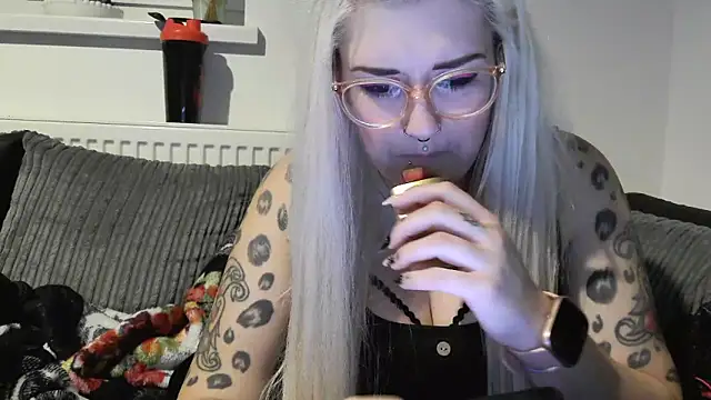 Snapshot of Sizzling_Indie36 chatting on 12, 10, 2025 Sizzling Indie36 online show from 12, 10, 2025