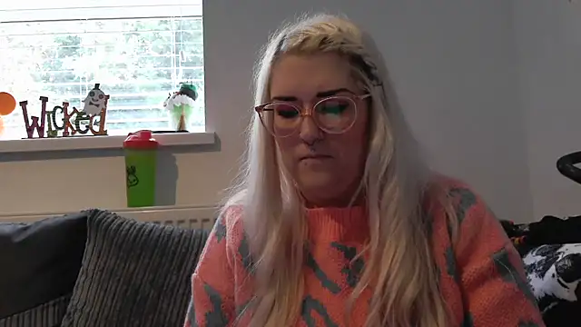 Snapshot of Sizzling_Indie36 chatting on 14, 10, 2025 Sizzling Indie36 online show from 14, 10, 2025