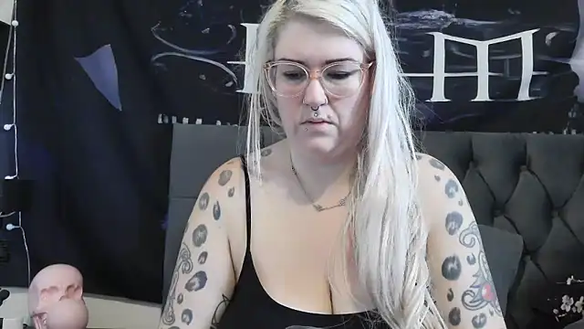 Snapshot of Sizzling_Indie36 chatting on 18, 10, 2025 Sizzling Indie36 online show from 18, 10, 2025